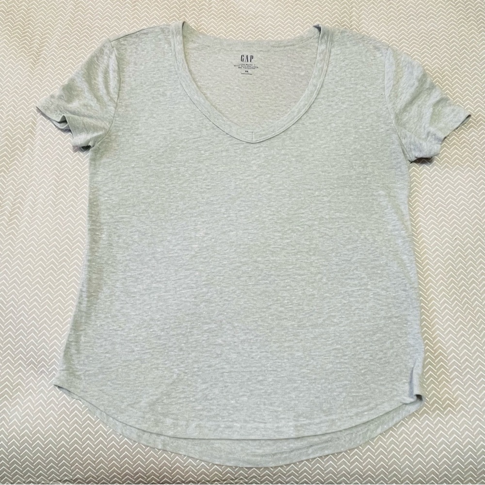 GAP Gray Linen Blend Short‎ Sleeve Vneck Tee